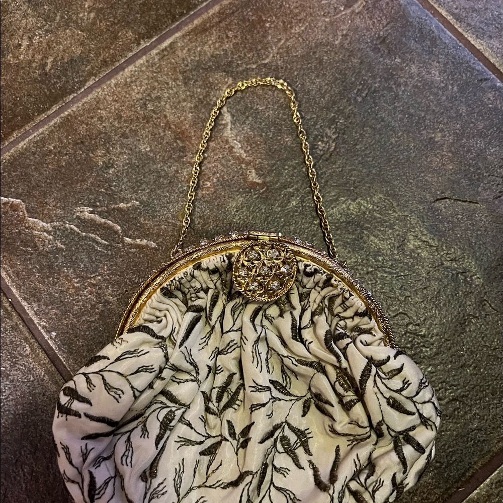 Vintage beige floral formal clutch with chain handle with crystal accents - Picture 4 of 6